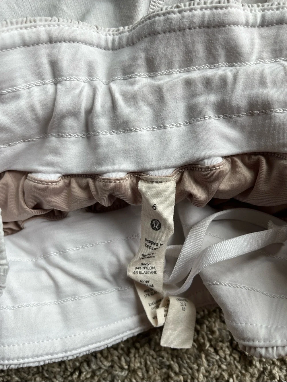 lululemon athletica White and Tan Ladies S-6 Athletic Skort with Drawstring